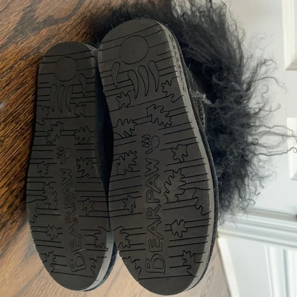 Bearpaw Girls Black Lamb Fur Boo Boots size 1